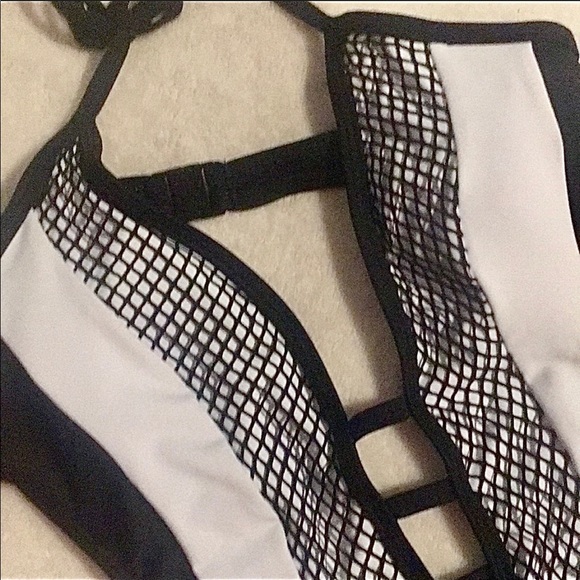 NEW BLACK WHITE OPEN BACK HALTER STRAP MONOKINI S - Picture 7 of 7